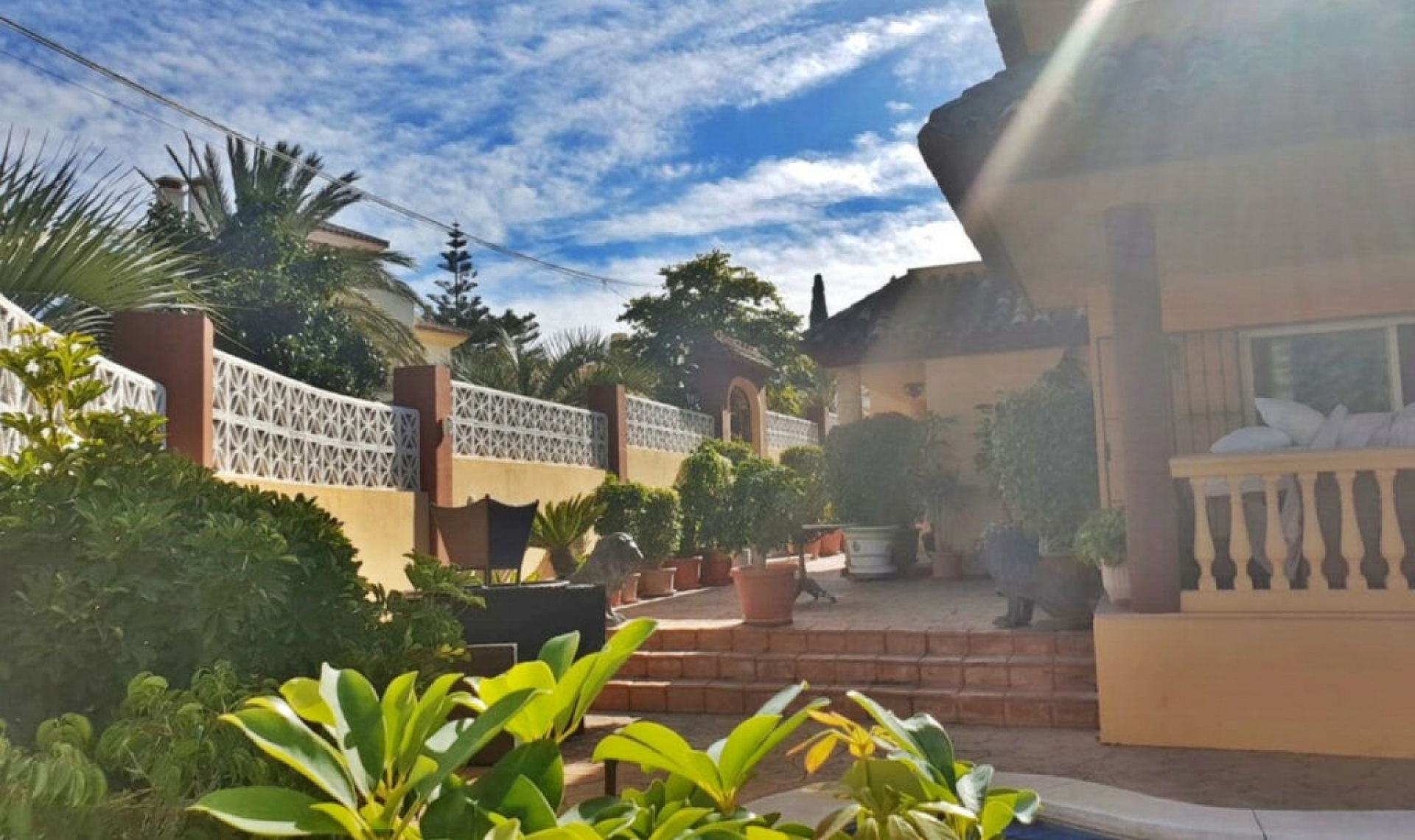 Resale - House -
Nueva Andalucía