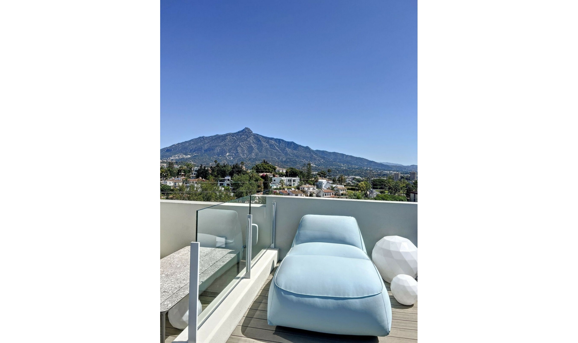 Resale - House -
Nueva Andalucía