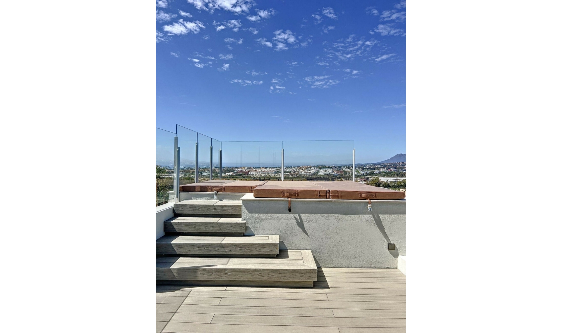 Resale - House -
Nueva Andalucía