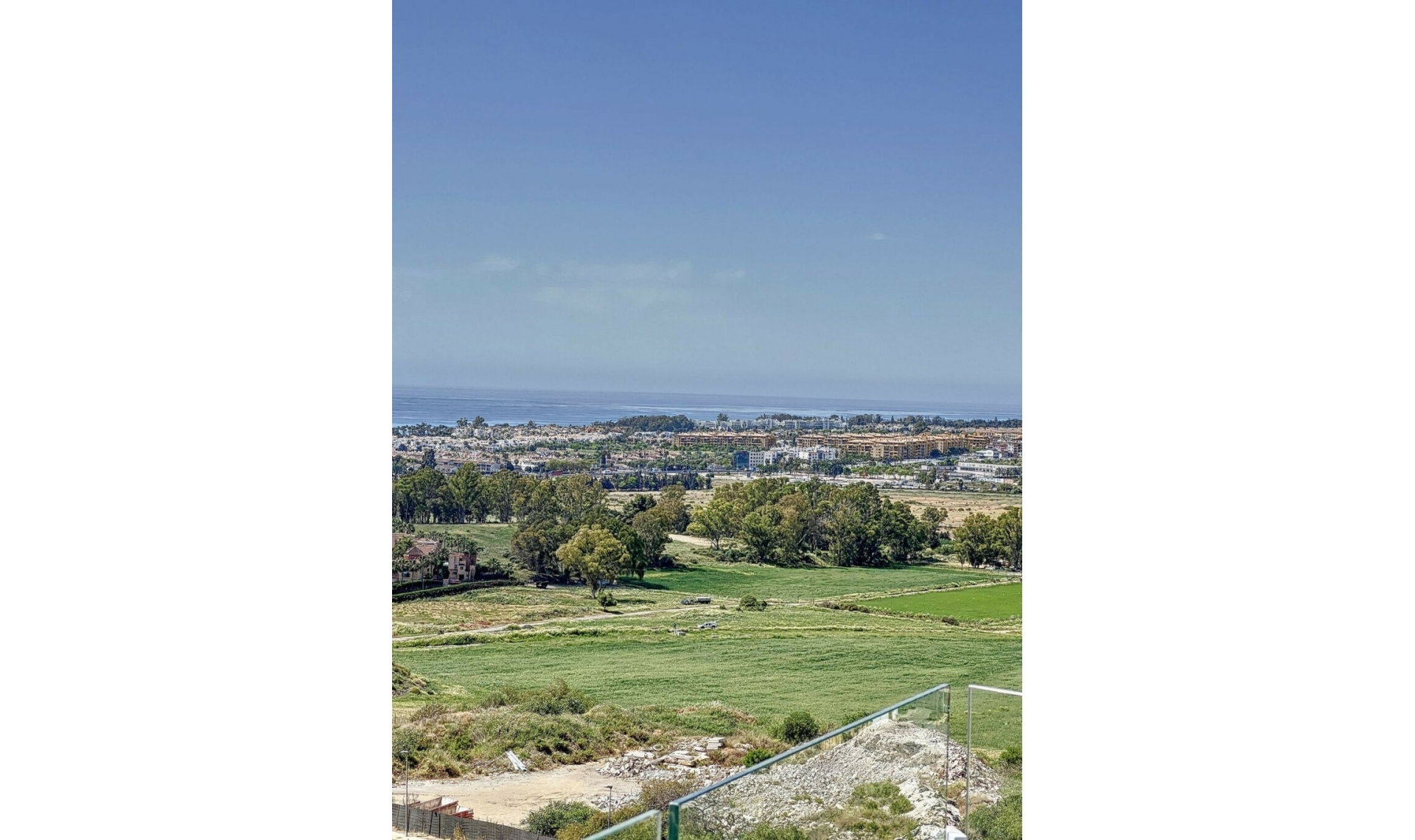 Resale - House -
Nueva Andalucía