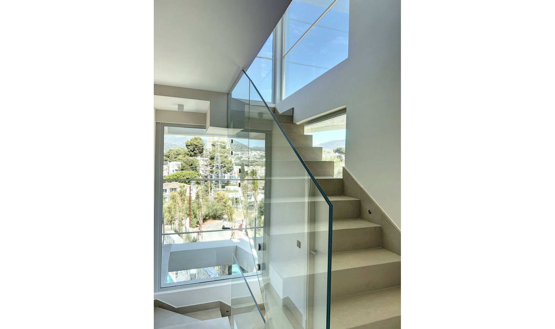 Resale - House -
Nueva Andalucía