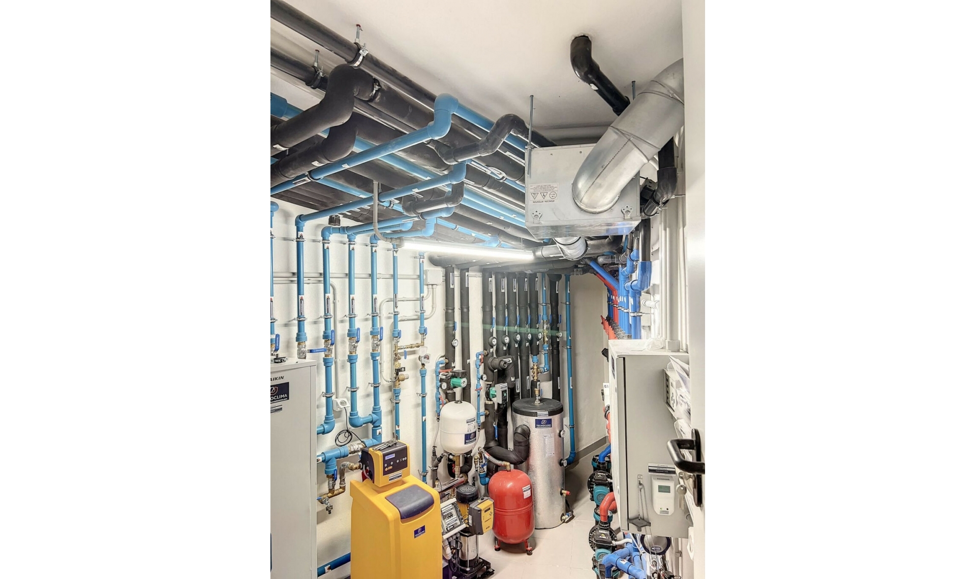 Resale - House -
Nueva Andalucía