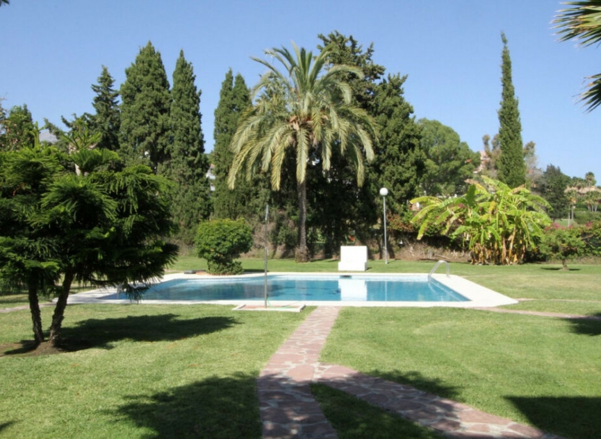 Resale - House -
Nueva Andalucía