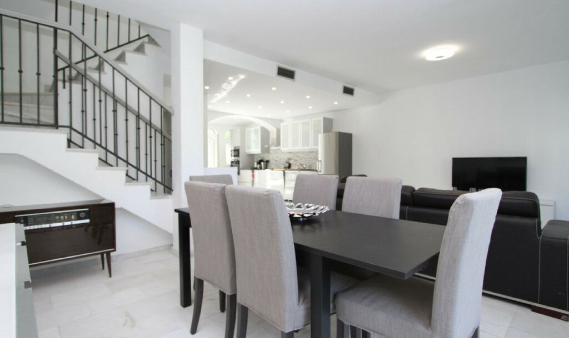 Resale - House -
Nueva Andalucía