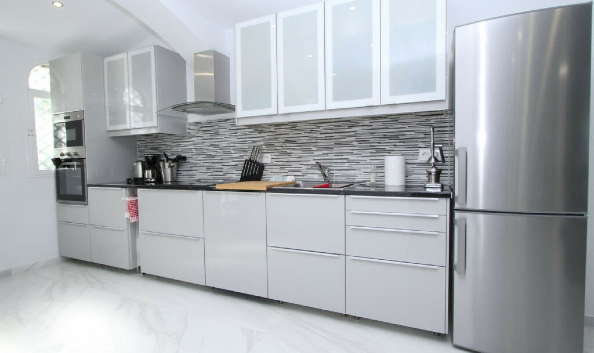 Resale - House -
Nueva Andalucía