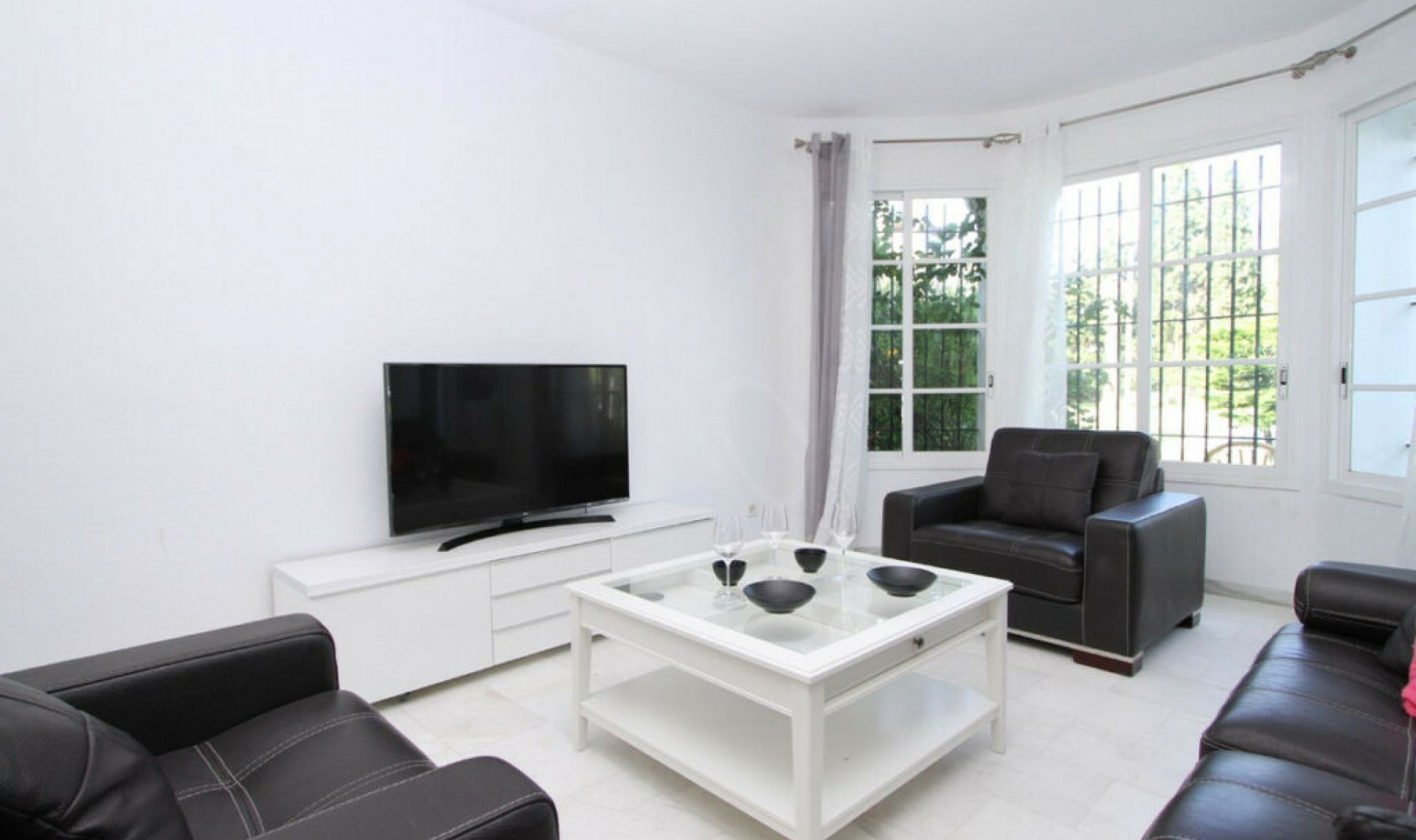 Resale - House -
Nueva Andalucía