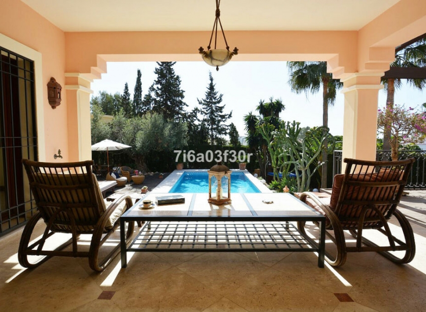 Resale - House -
Nueva Andalucía