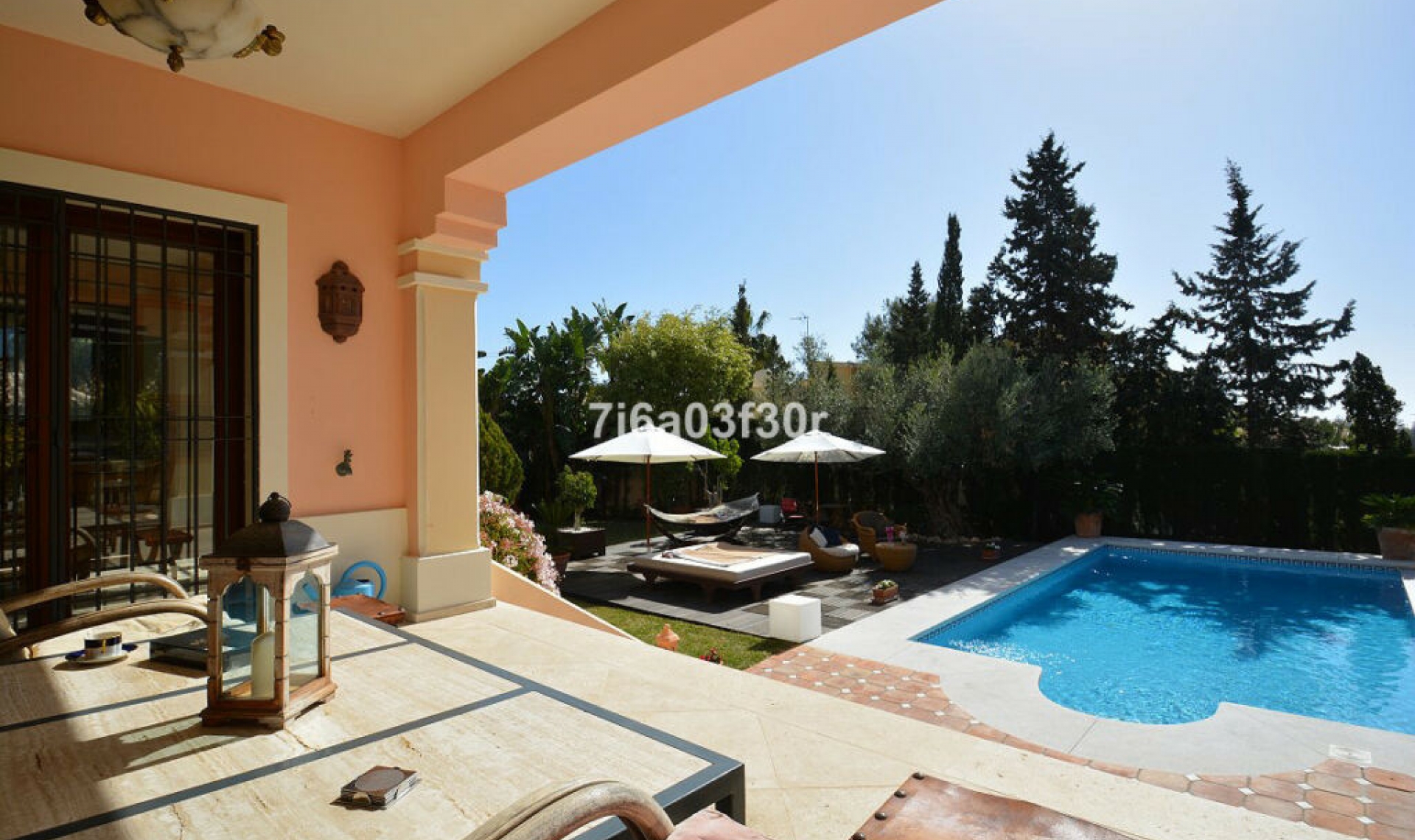 Resale - House -
Nueva Andalucía