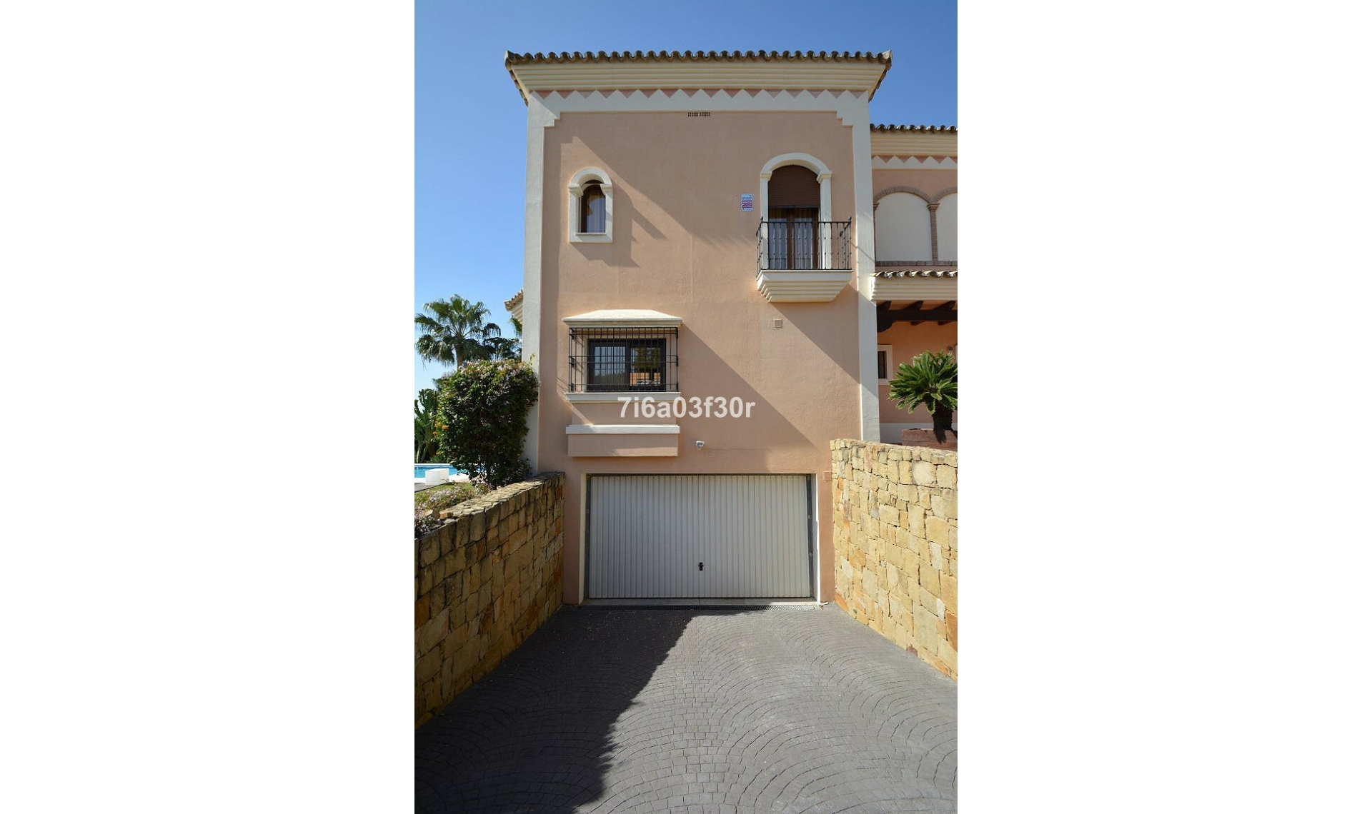 Resale - House -
Nueva Andalucía