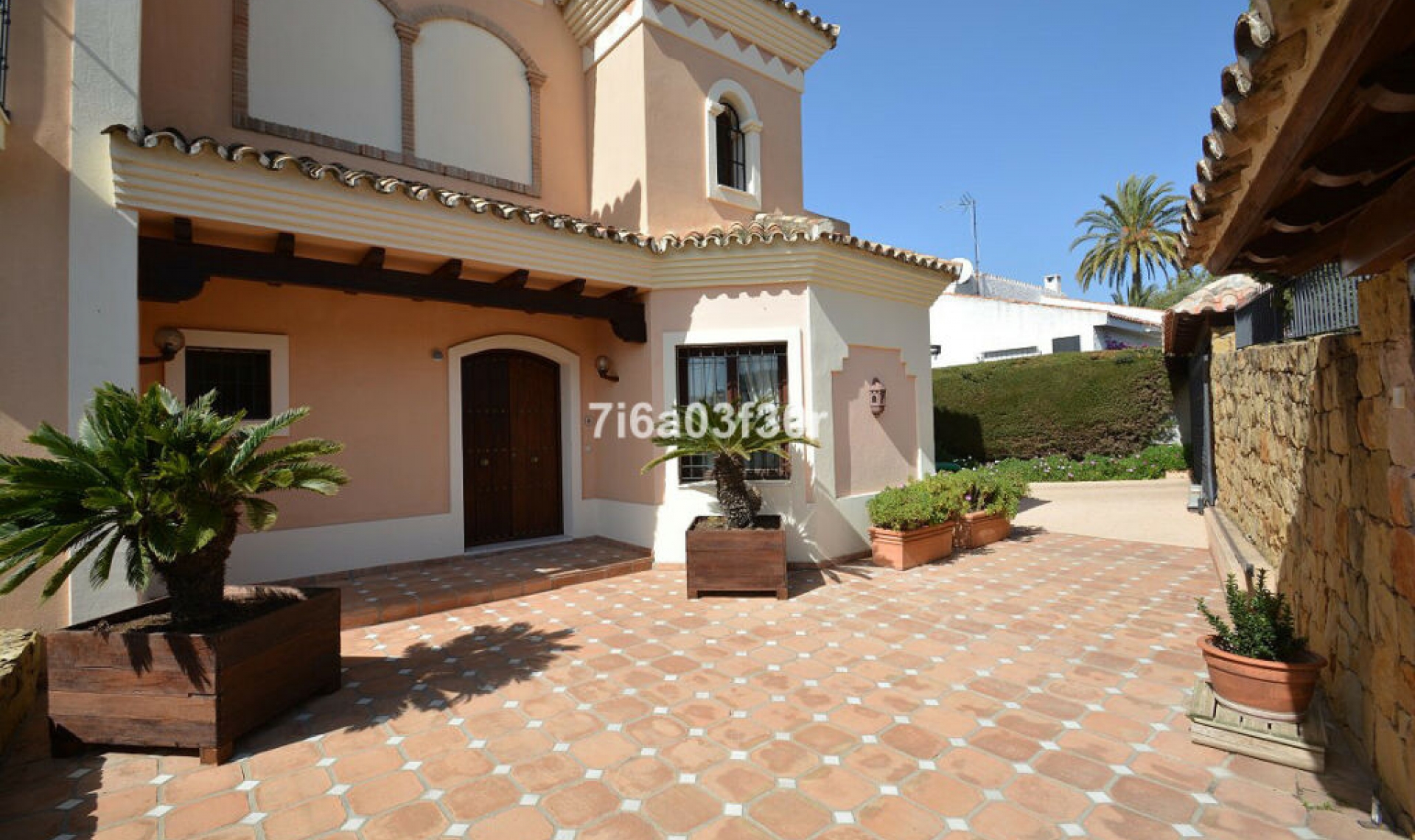Resale - House -
Nueva Andalucía