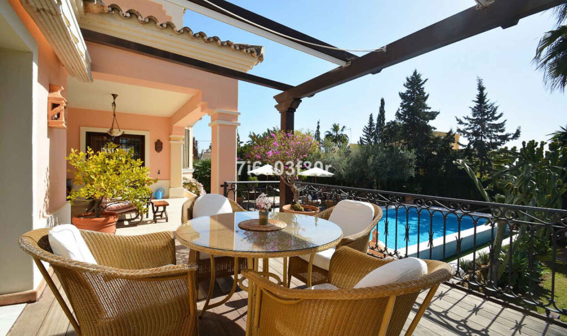 Resale - House -
Nueva Andalucía