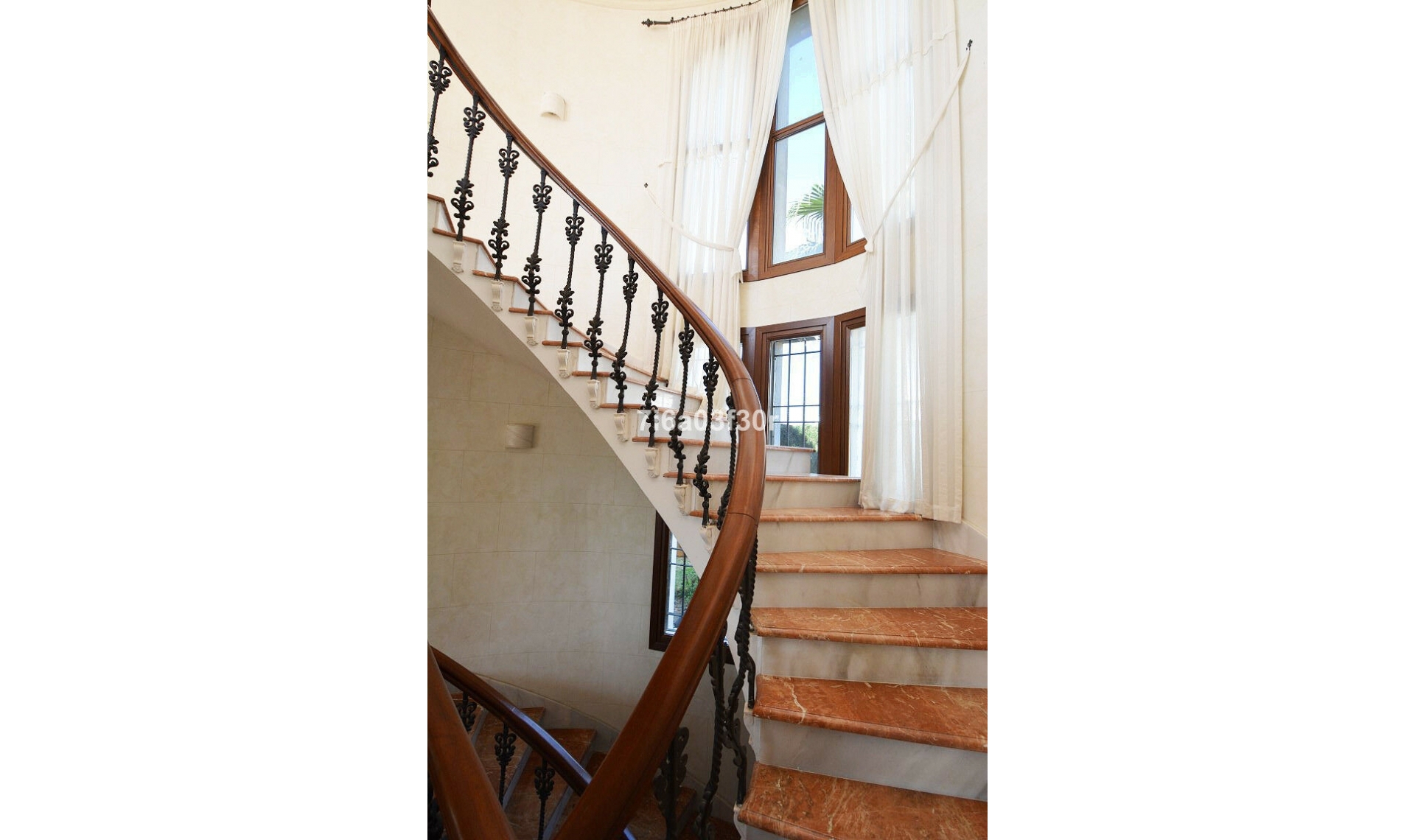 Resale - House -
Nueva Andalucía