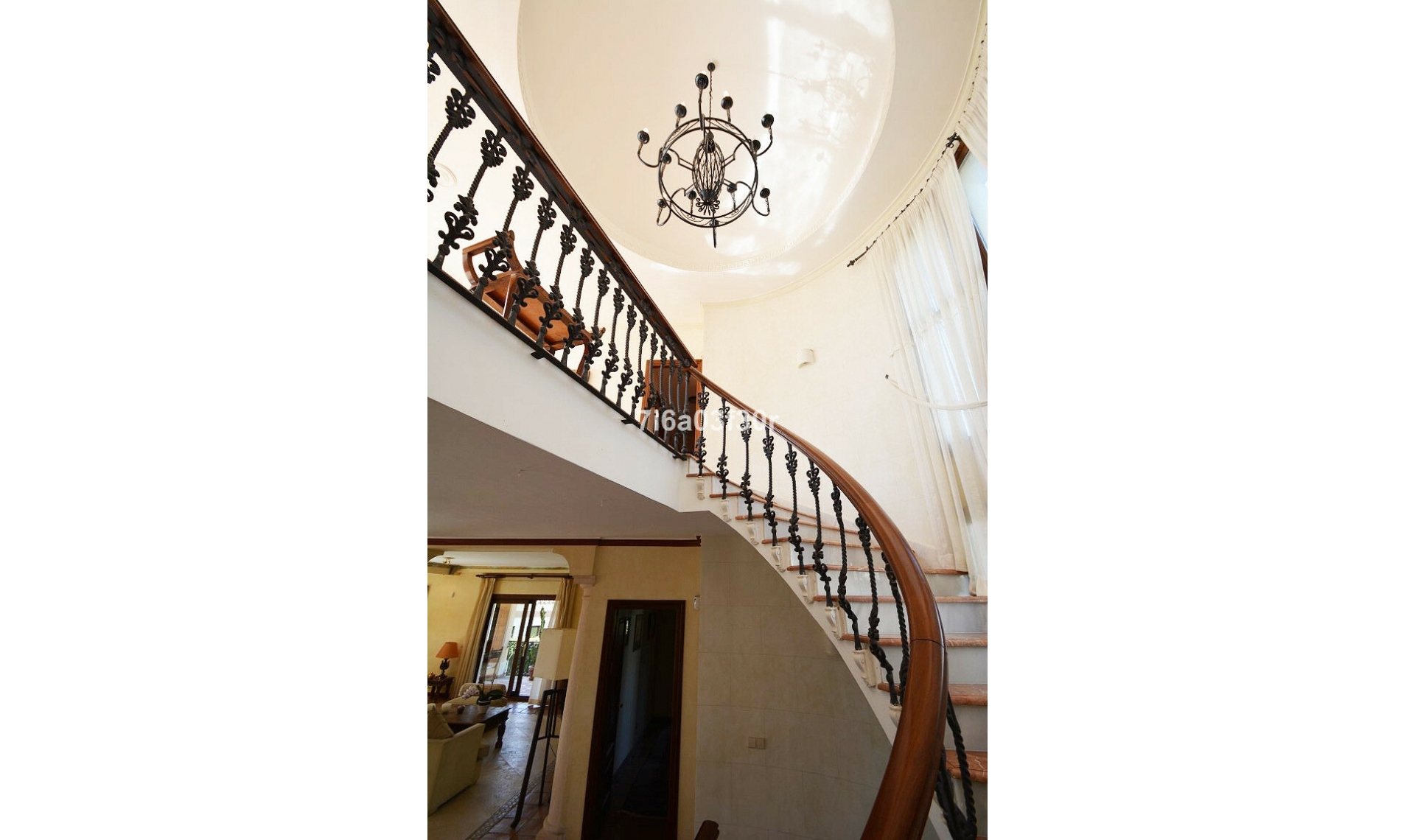 Resale - House -
Nueva Andalucía