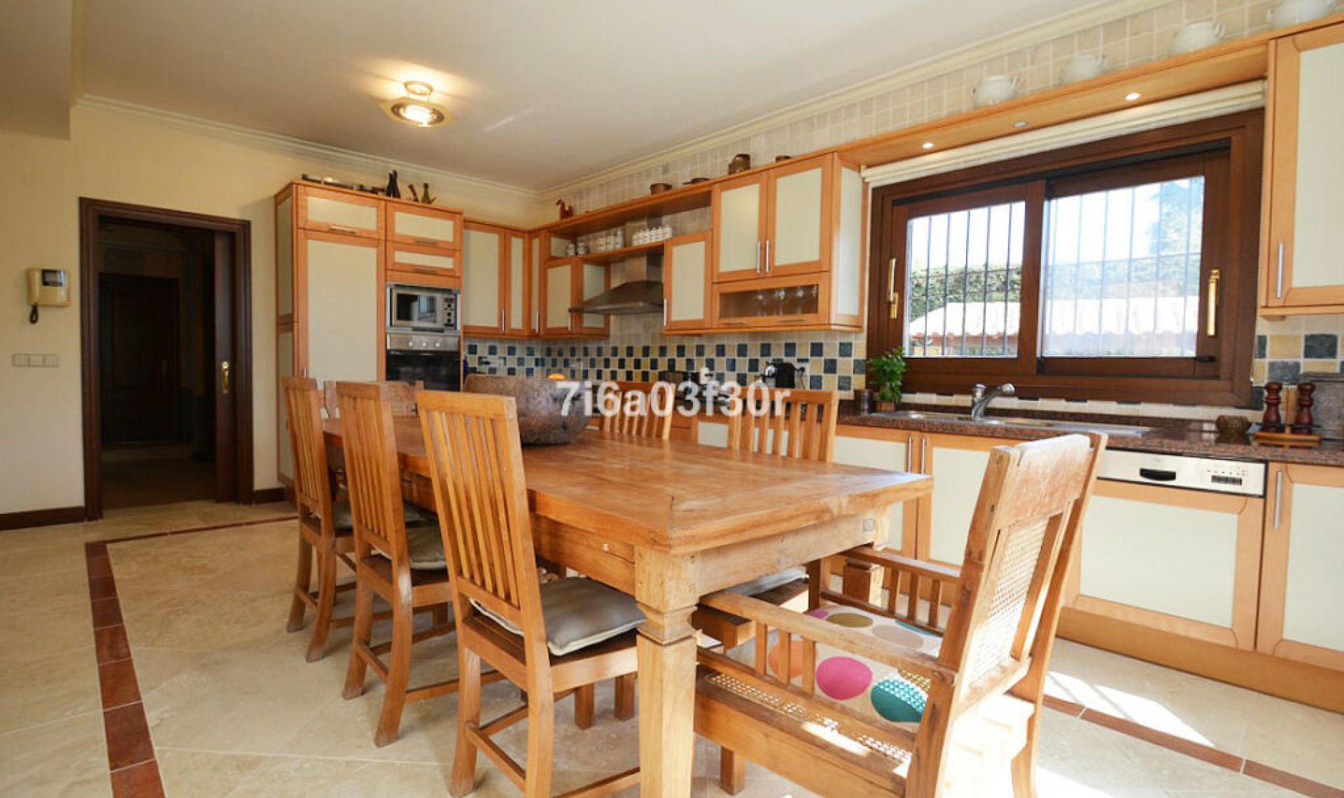 Resale - House -
Nueva Andalucía