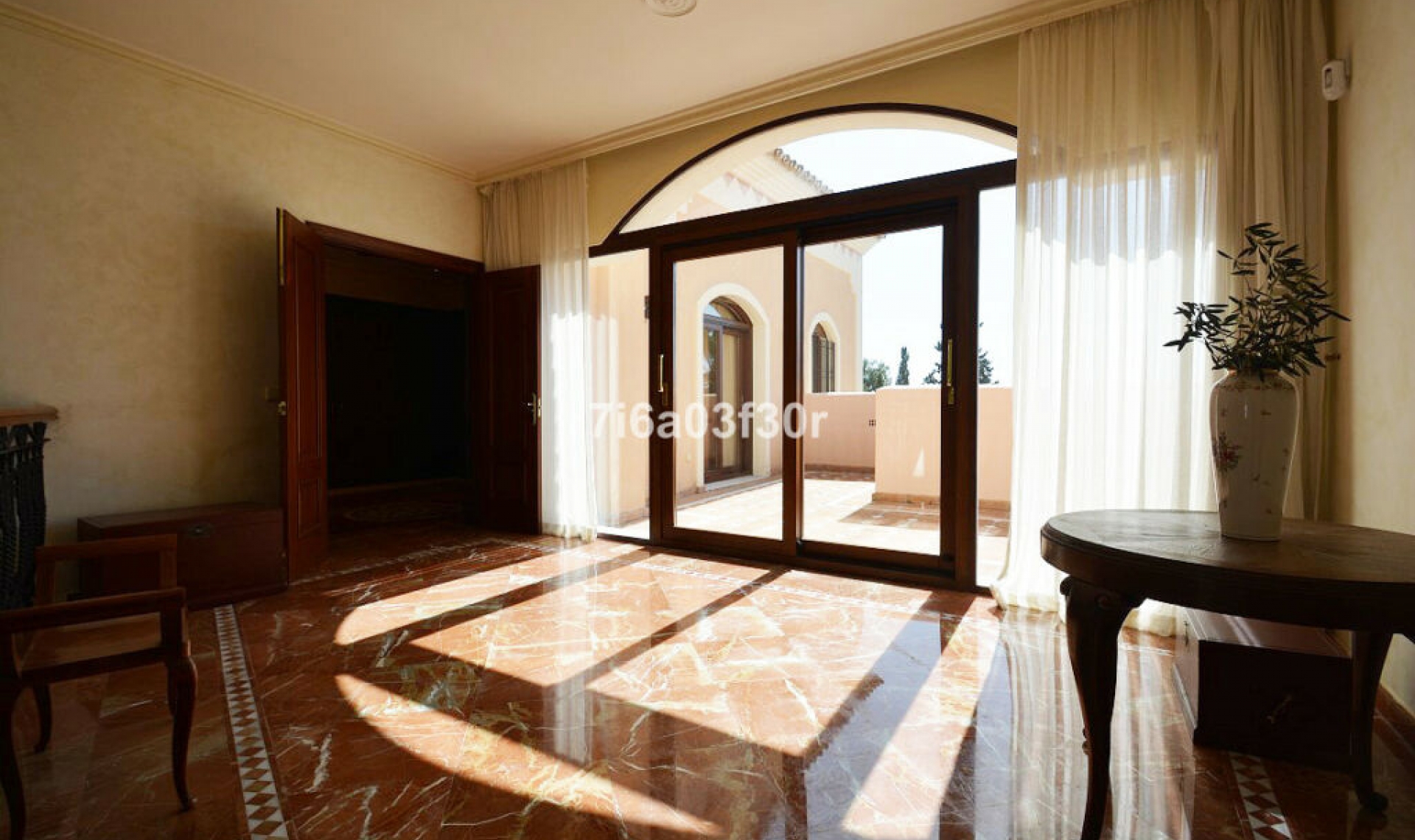 Resale - House -
Nueva Andalucía