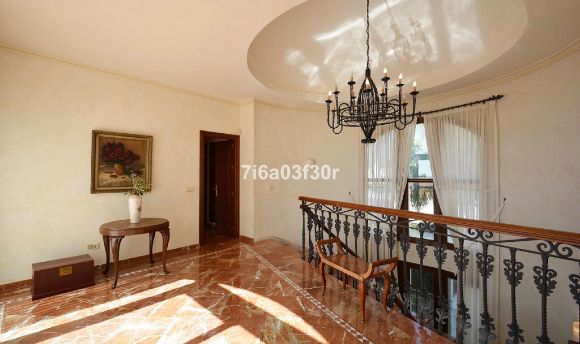 Resale - House -
Nueva Andalucía