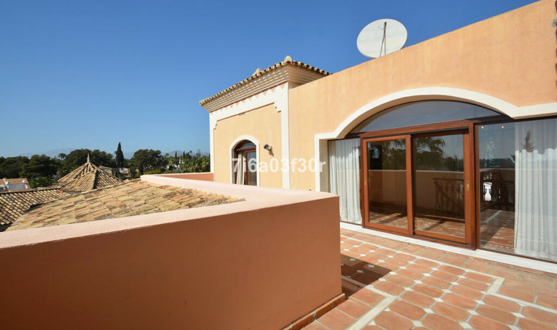 Resale - House -
Nueva Andalucía
