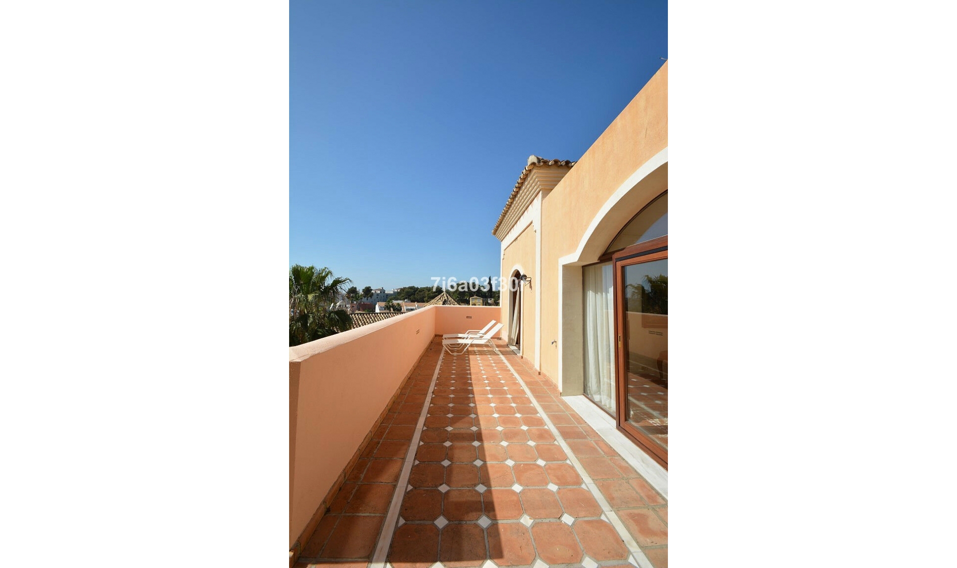Resale - House -
Nueva Andalucía