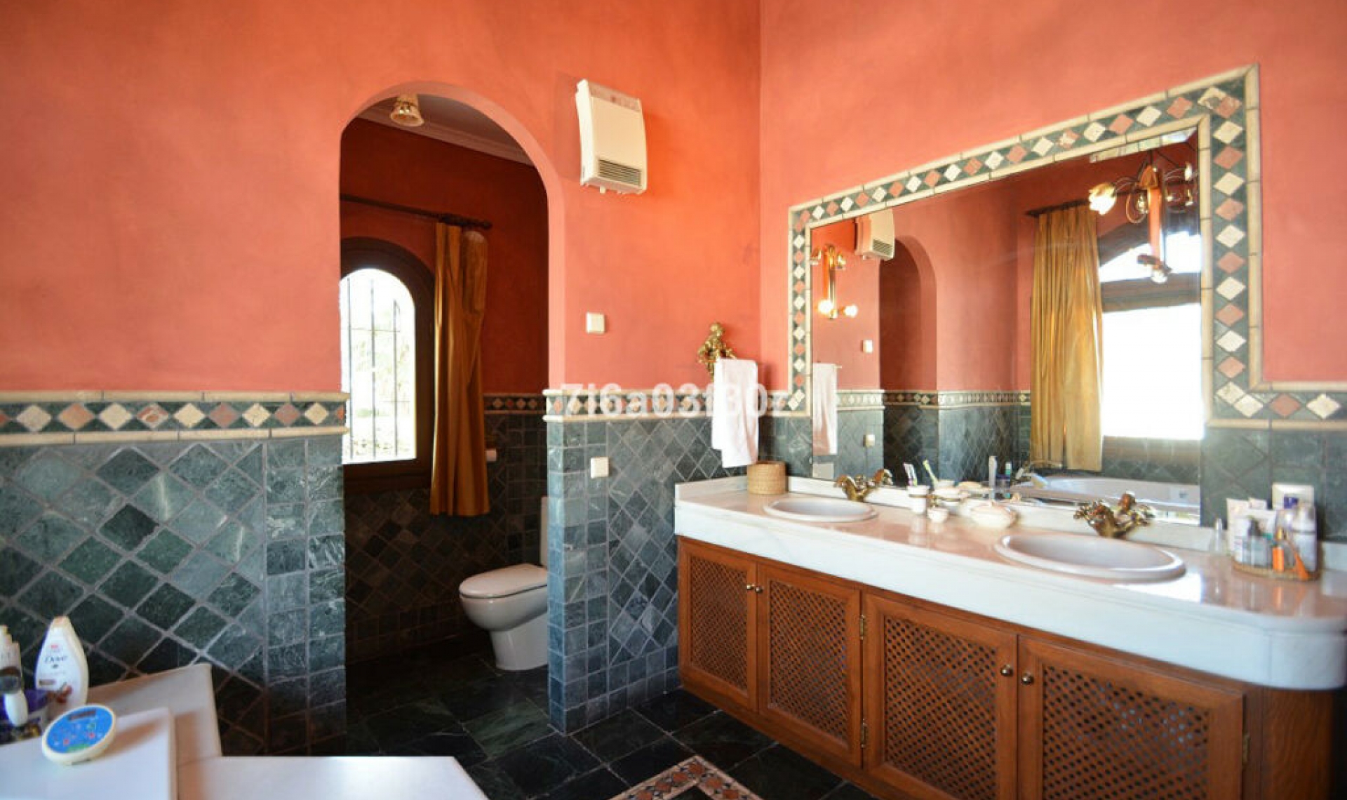 Resale - House -
Nueva Andalucía