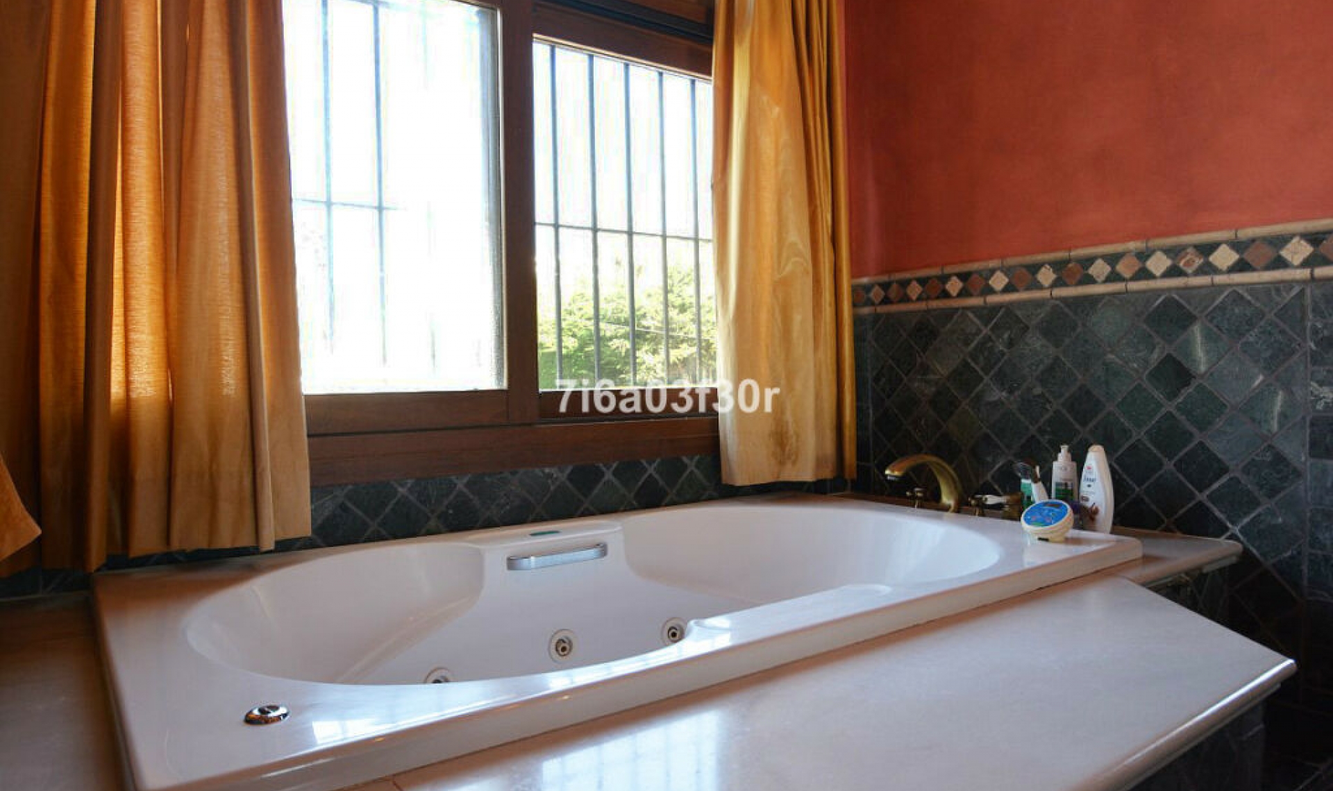 Resale - House -
Nueva Andalucía