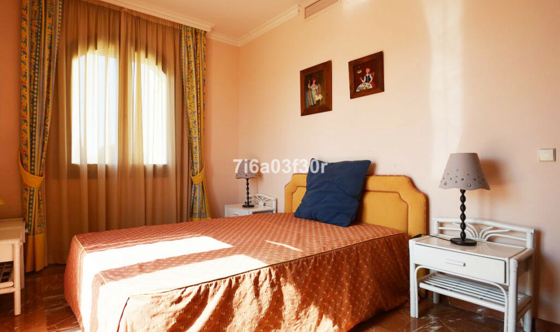Resale - House -
Nueva Andalucía