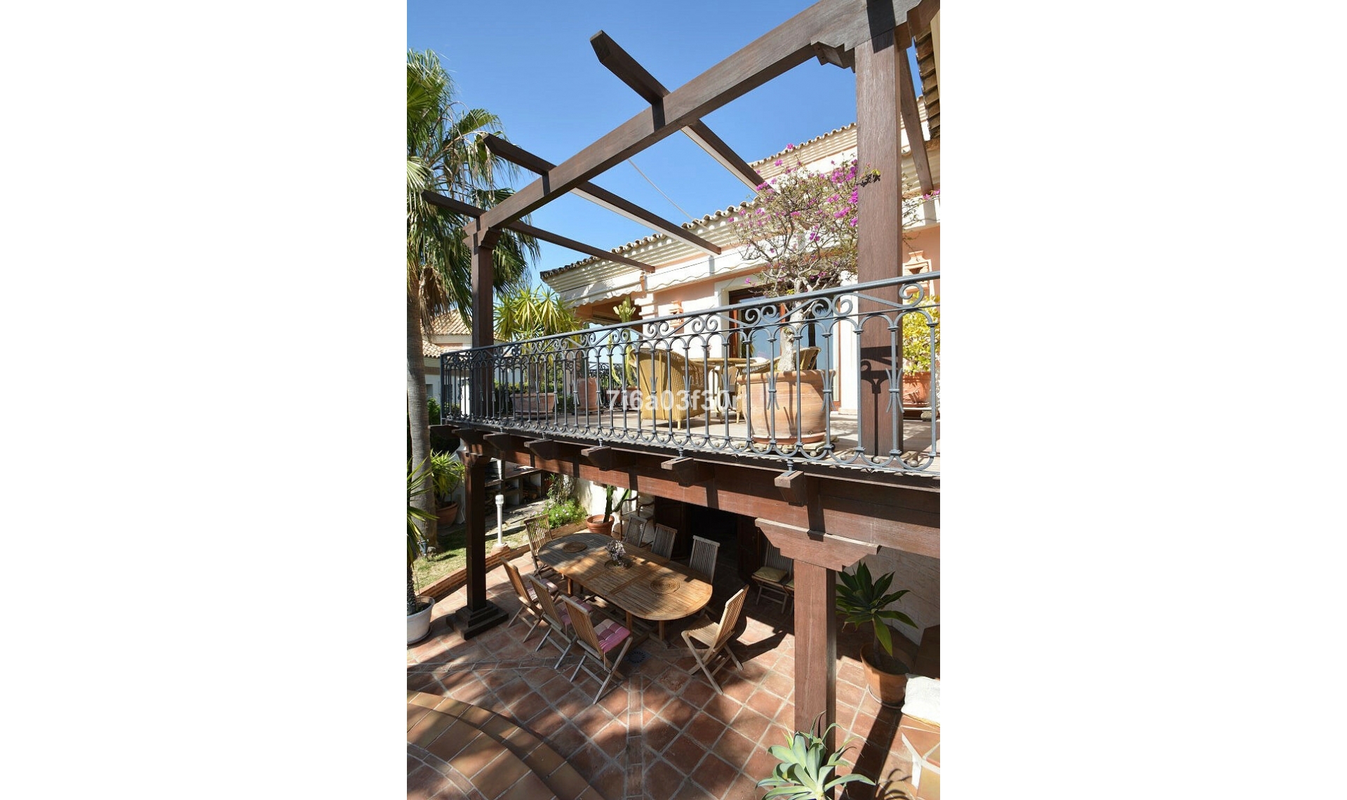 Resale - House -
Nueva Andalucía