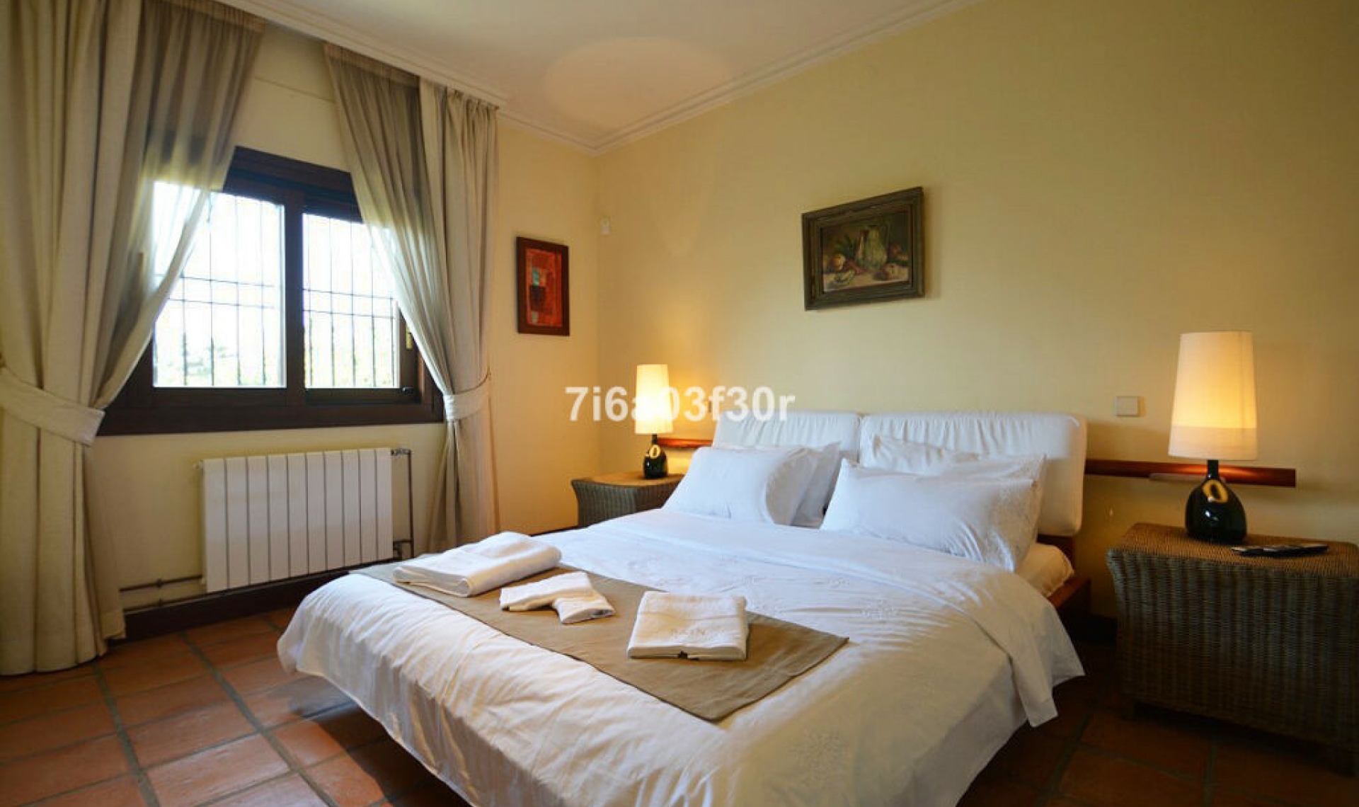 Resale - House -
Nueva Andalucía