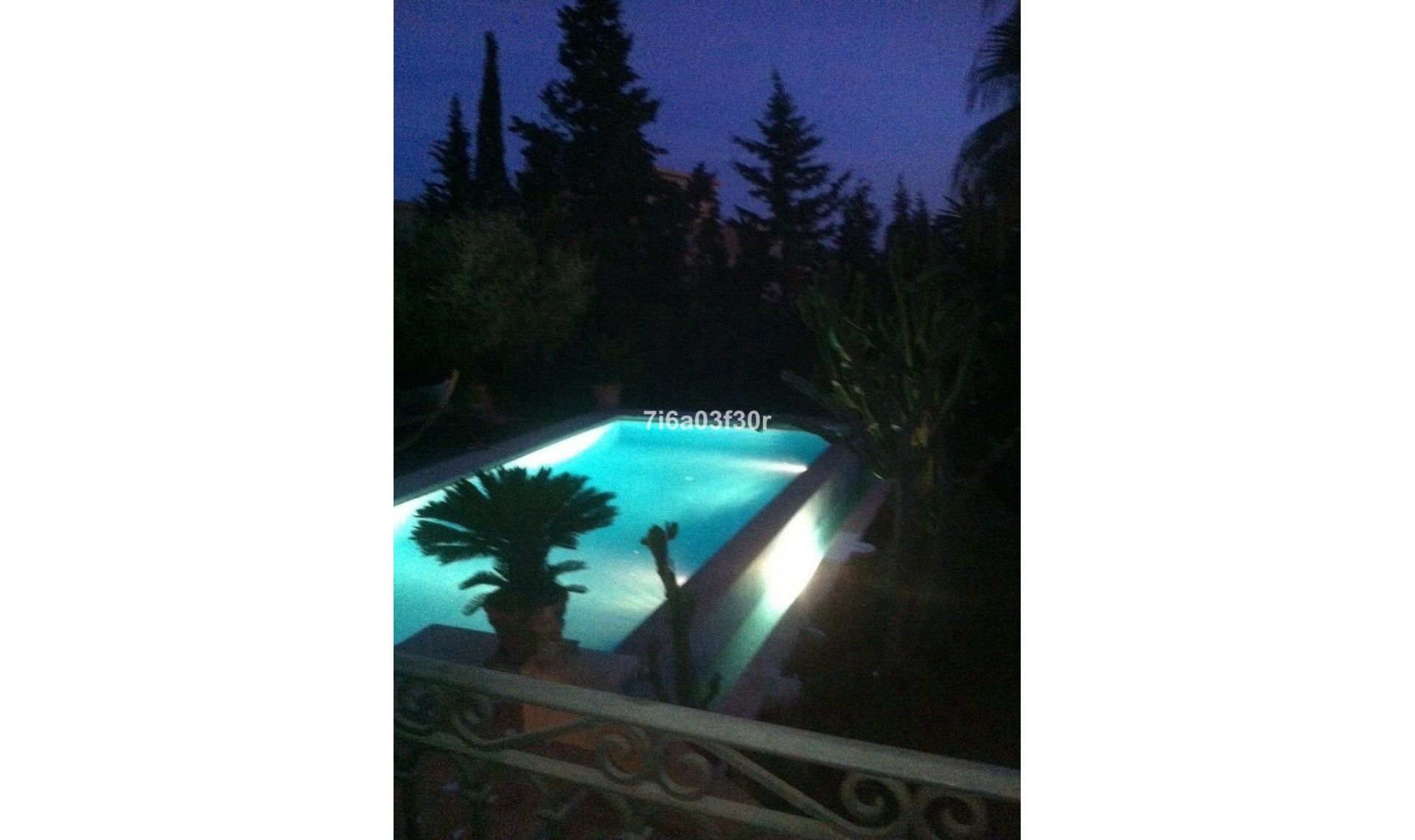 Resale - House -
Nueva Andalucía
