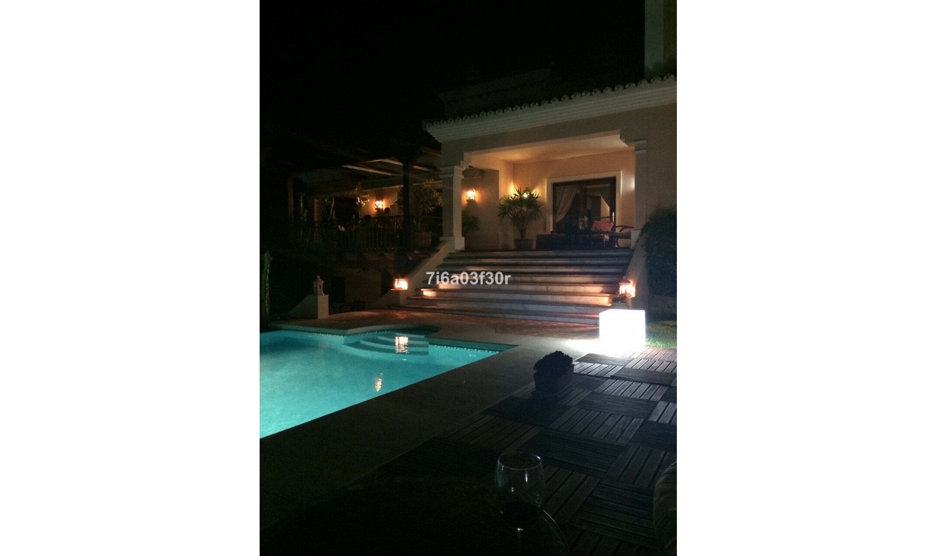 Resale - House -
Nueva Andalucía