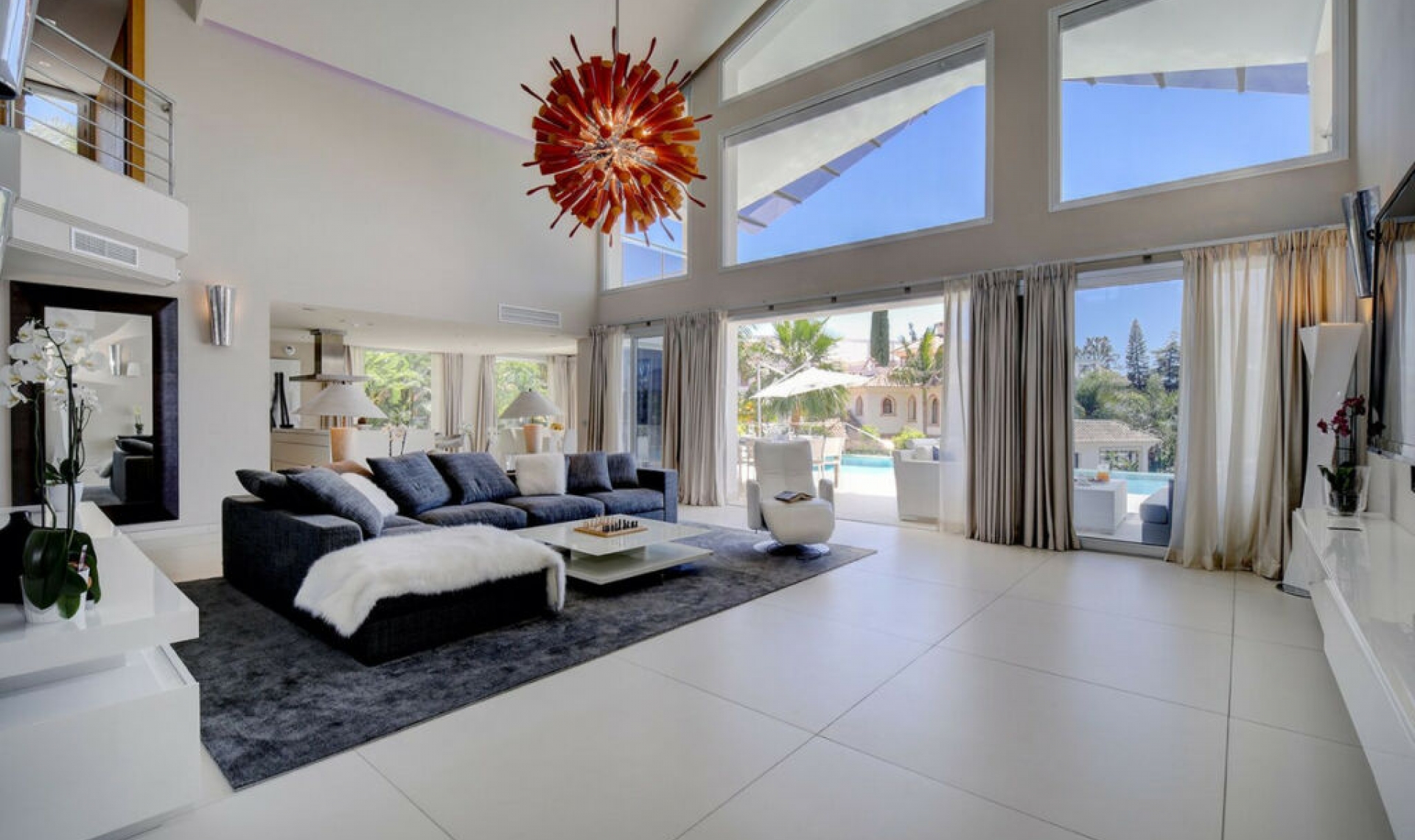 Resale - House -
Nueva Andalucía