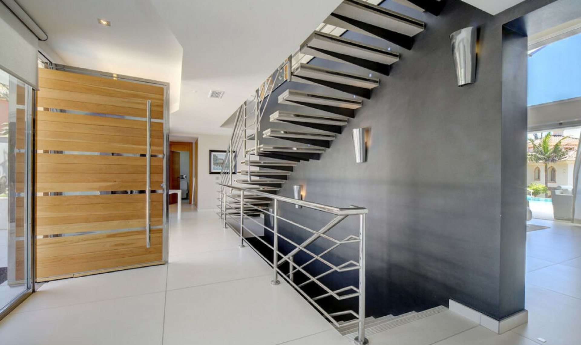 Resale - House -
Nueva Andalucía