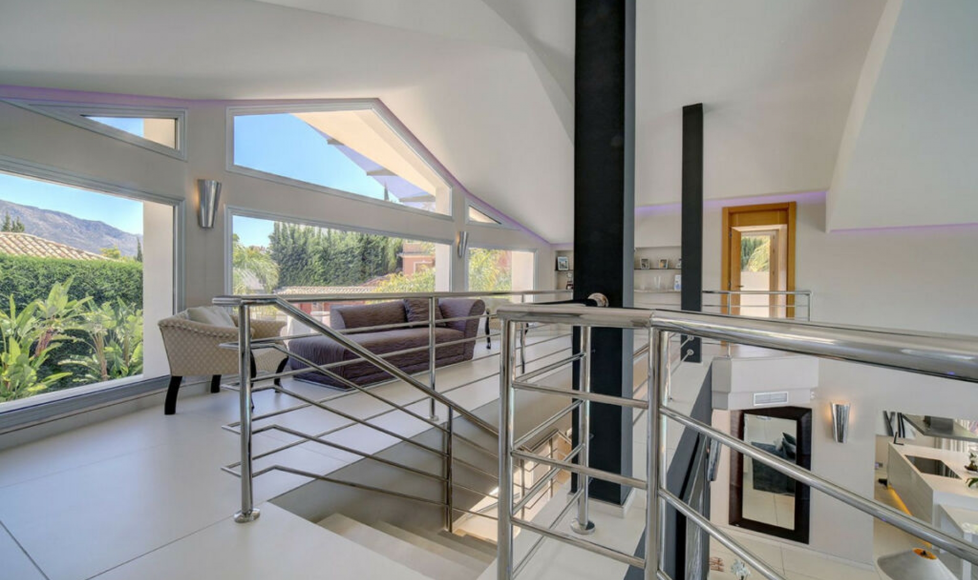 Resale - House -
Nueva Andalucía