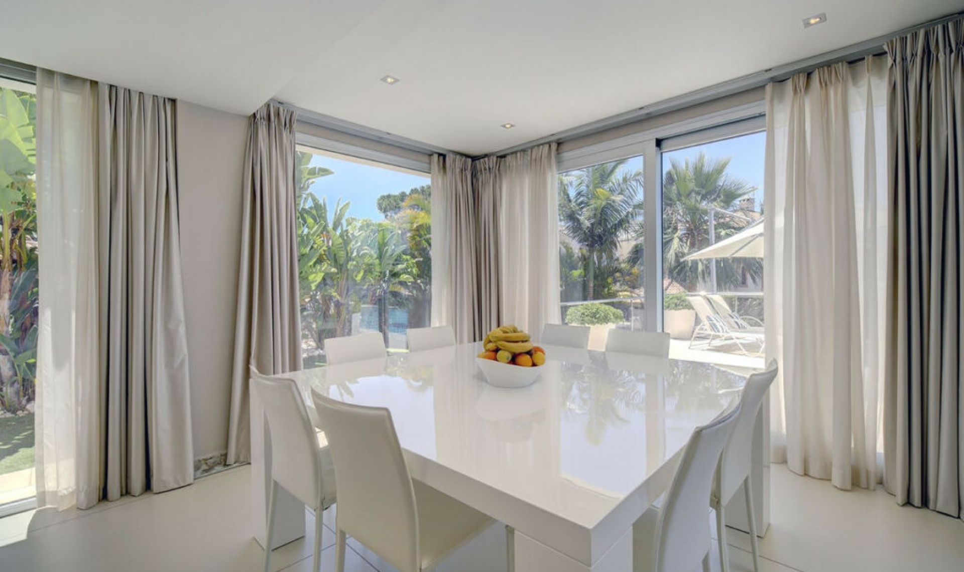 Resale - House -
Nueva Andalucía