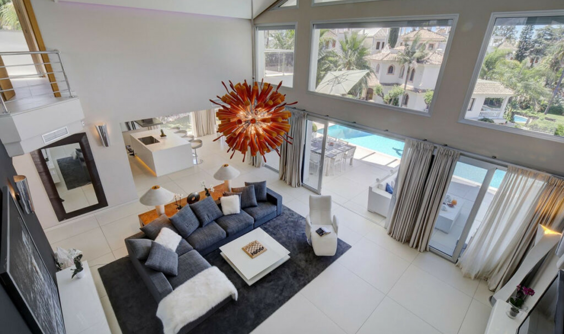 Resale - House -
Nueva Andalucía