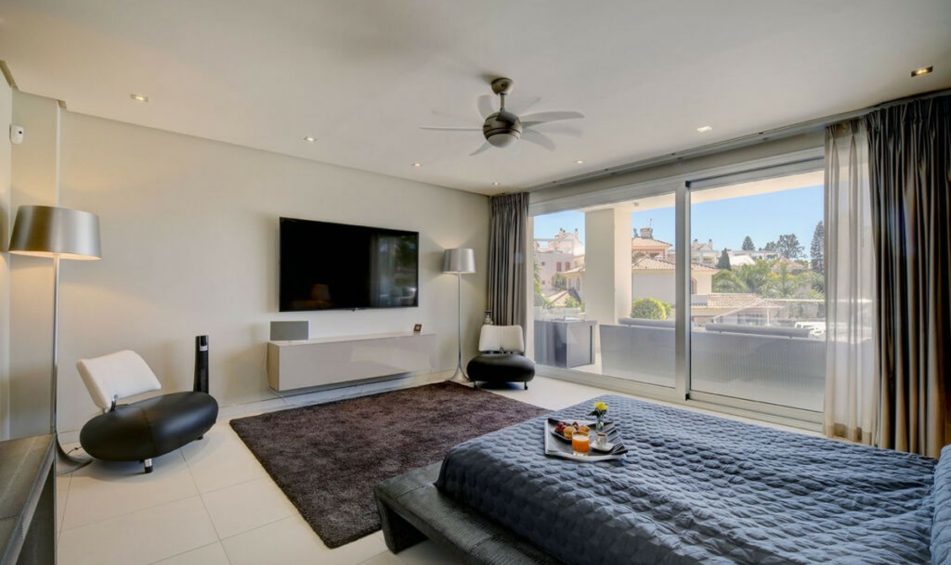 Resale - House -
Nueva Andalucía