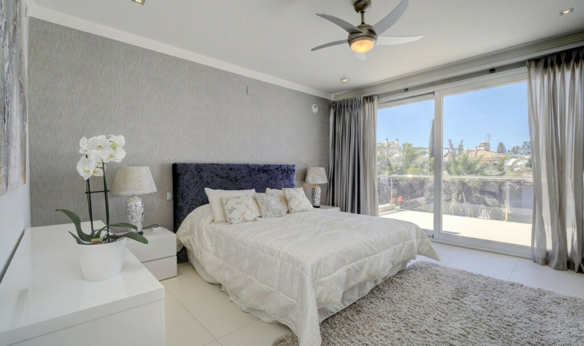 Resale - House -
Nueva Andalucía