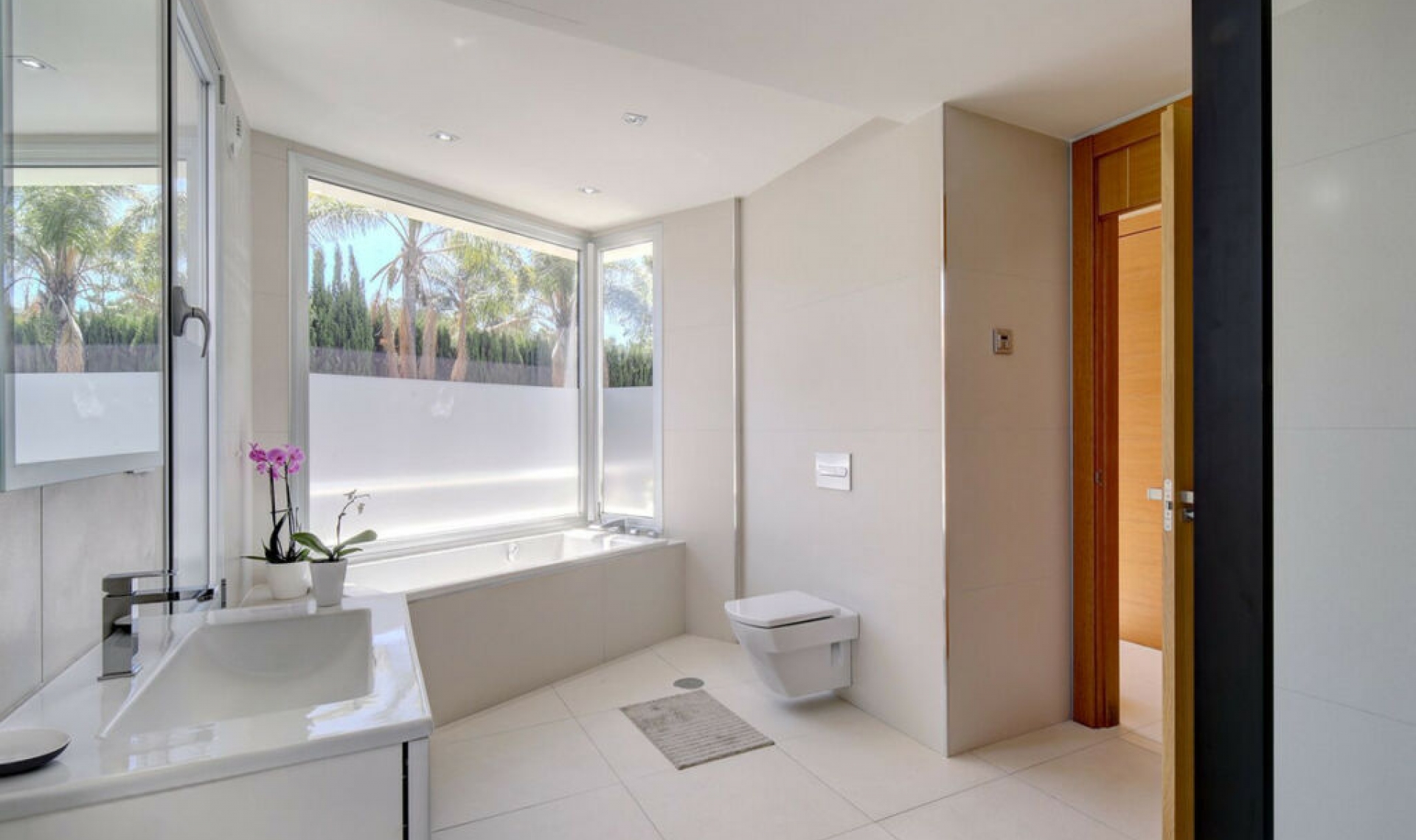 Resale - House -
Nueva Andalucía