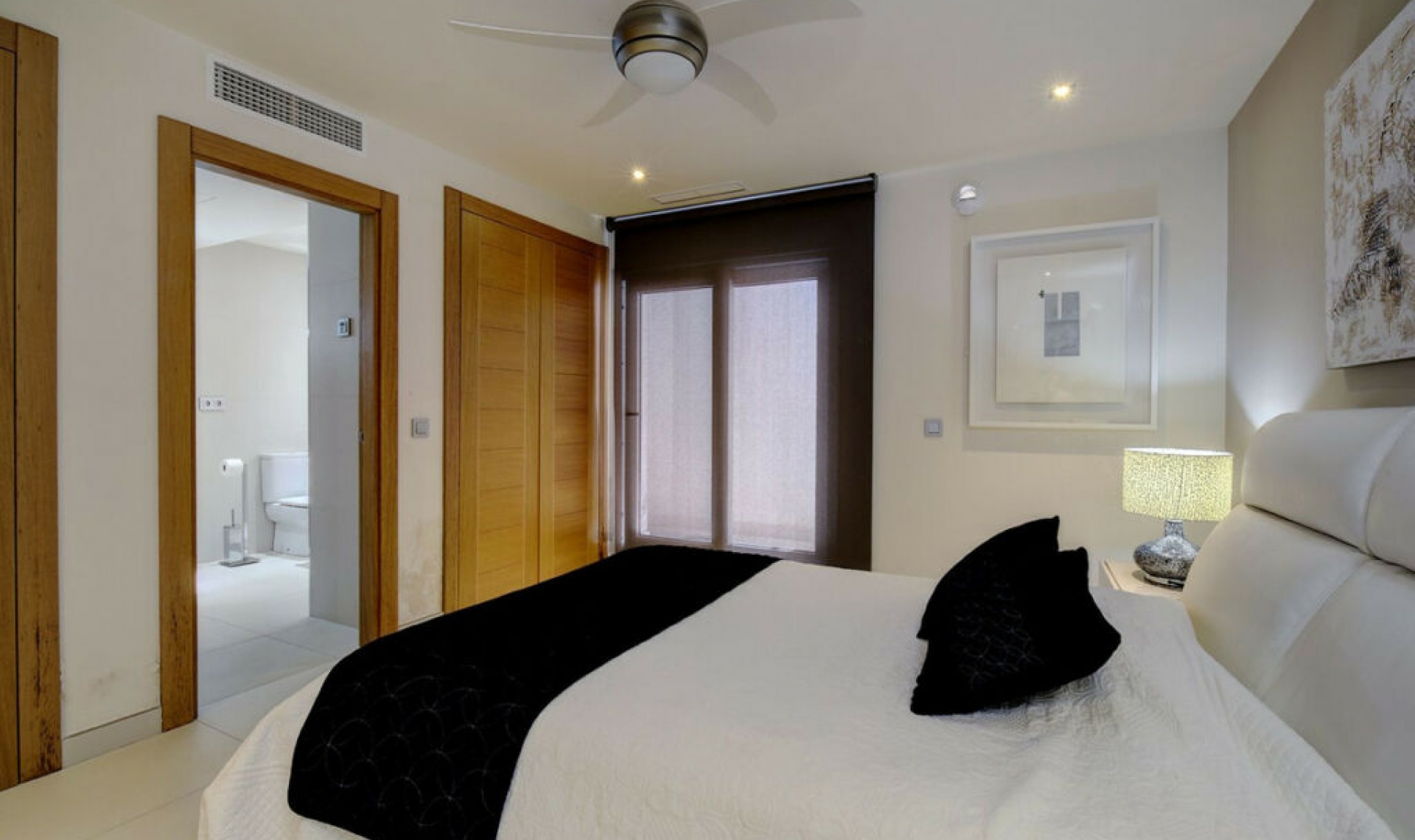 Resale - House -
Nueva Andalucía