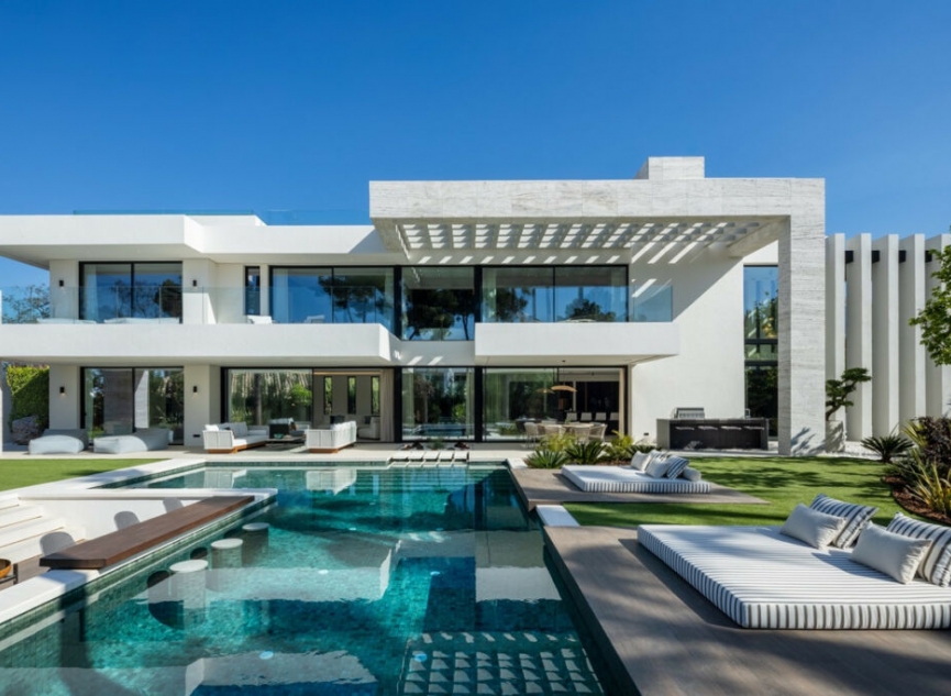 Resale - House -
Nueva Andalucía