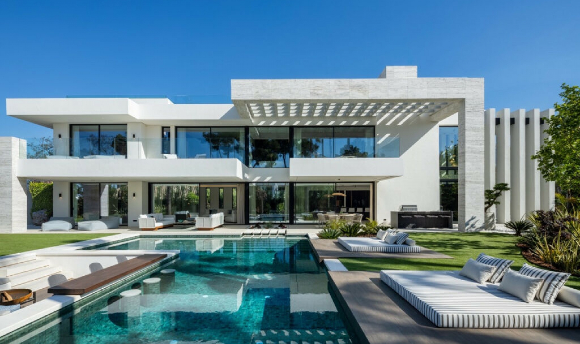 Resale - House -
Nueva Andalucía