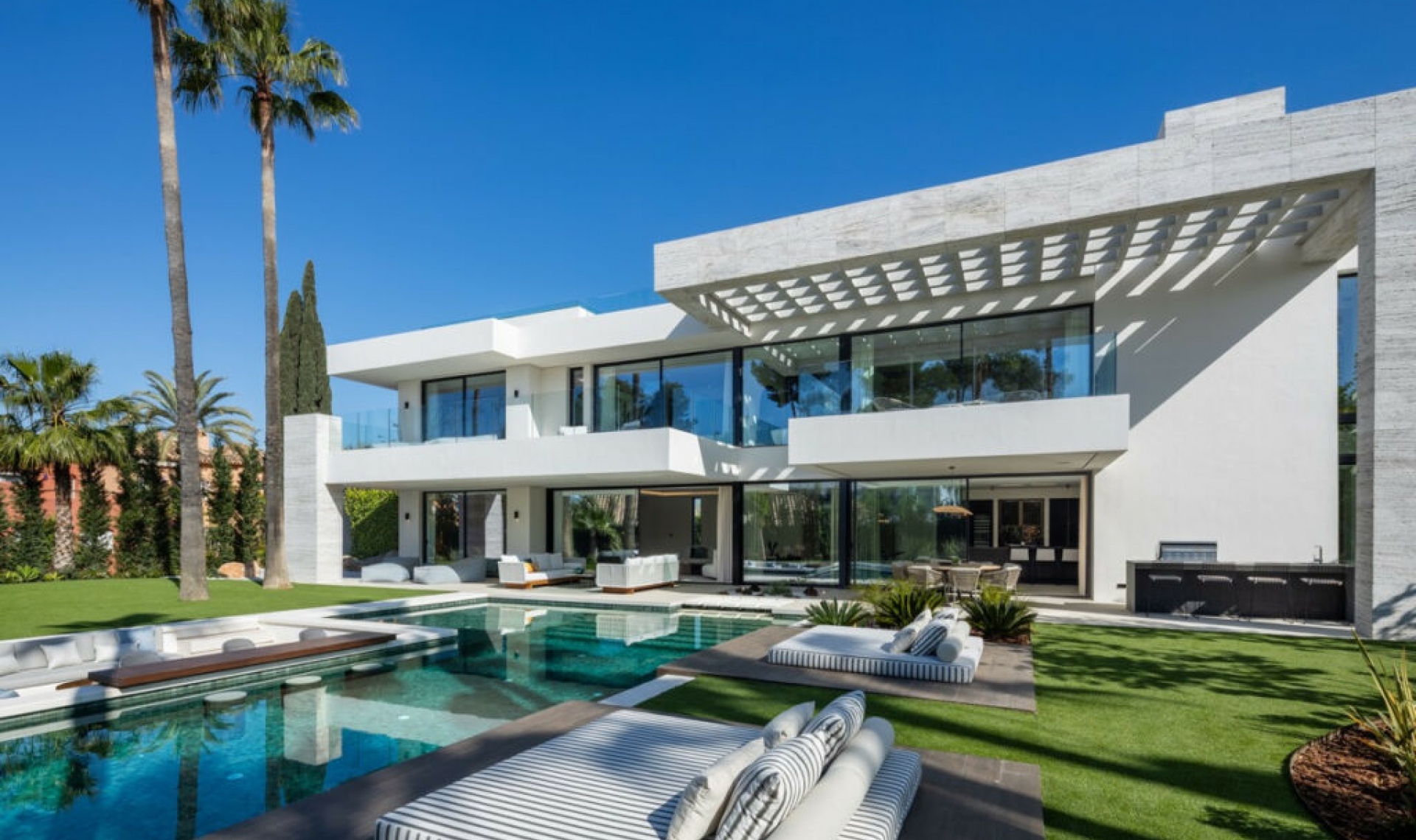 Resale - House -
Nueva Andalucía