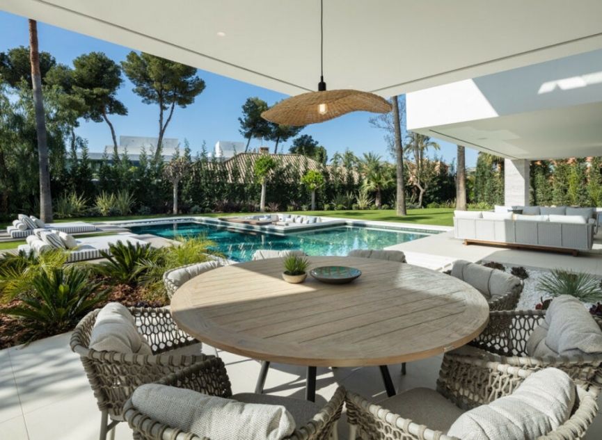 Resale - House -
Nueva Andalucía