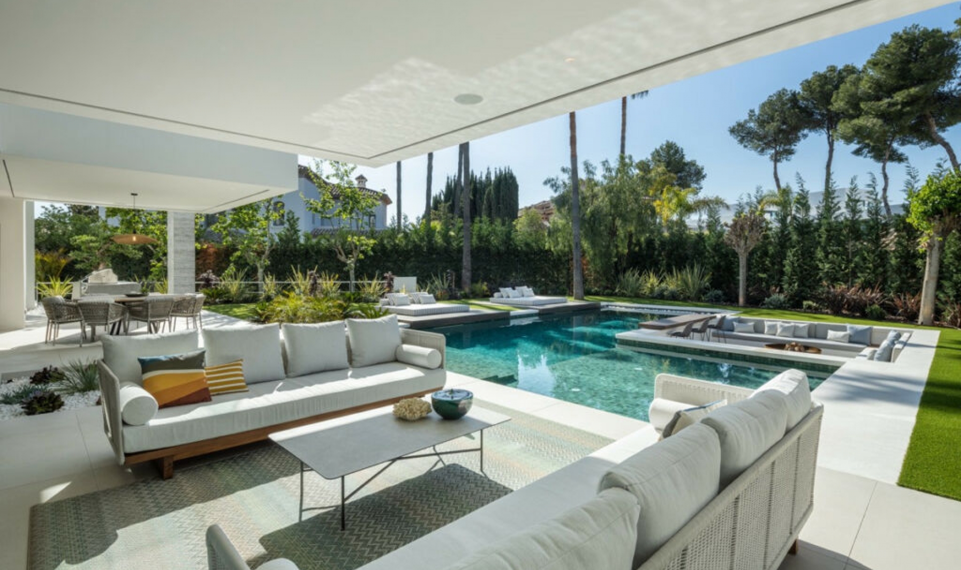 Resale - House -
Nueva Andalucía