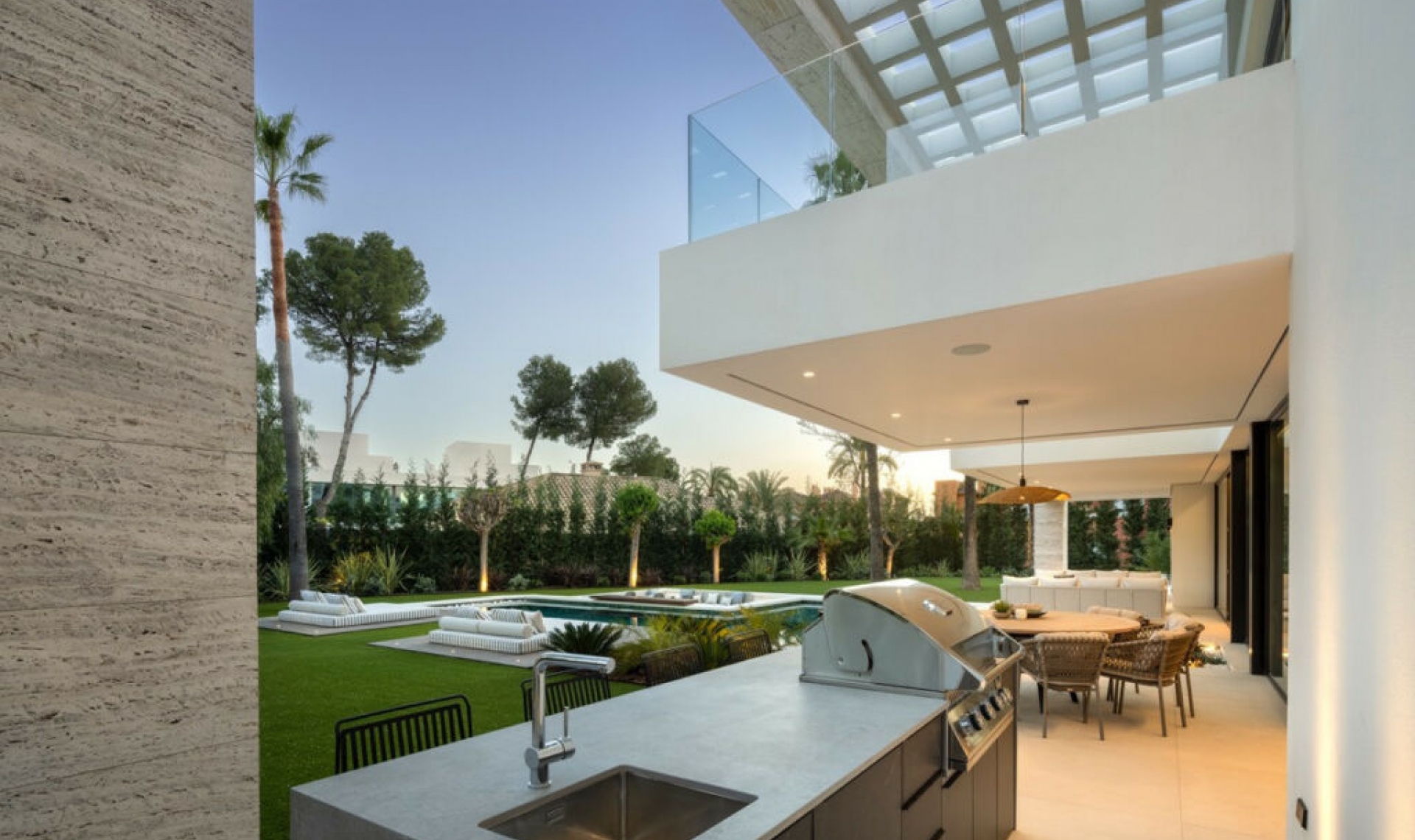 Resale - House -
Nueva Andalucía