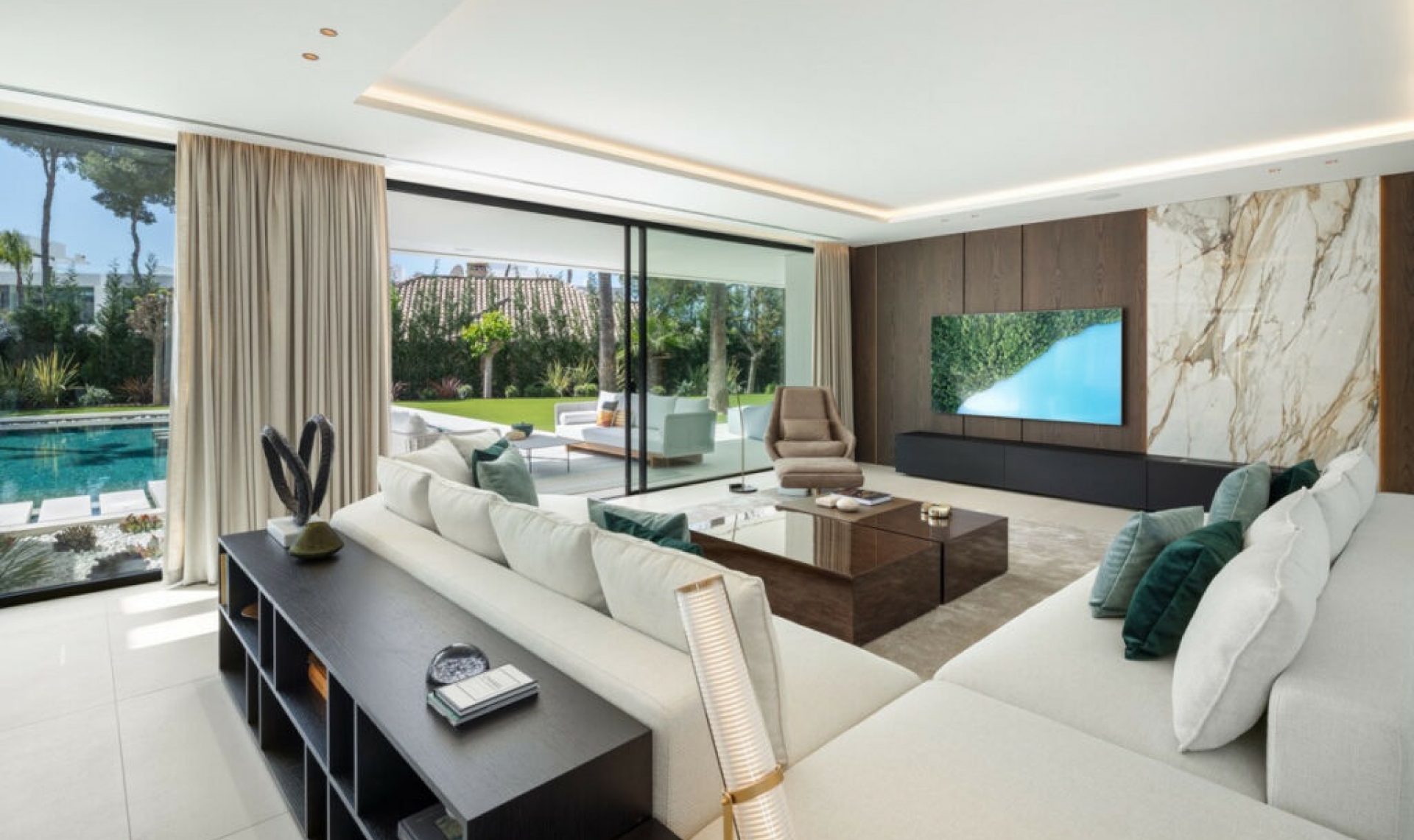 Resale - House -
Nueva Andalucía