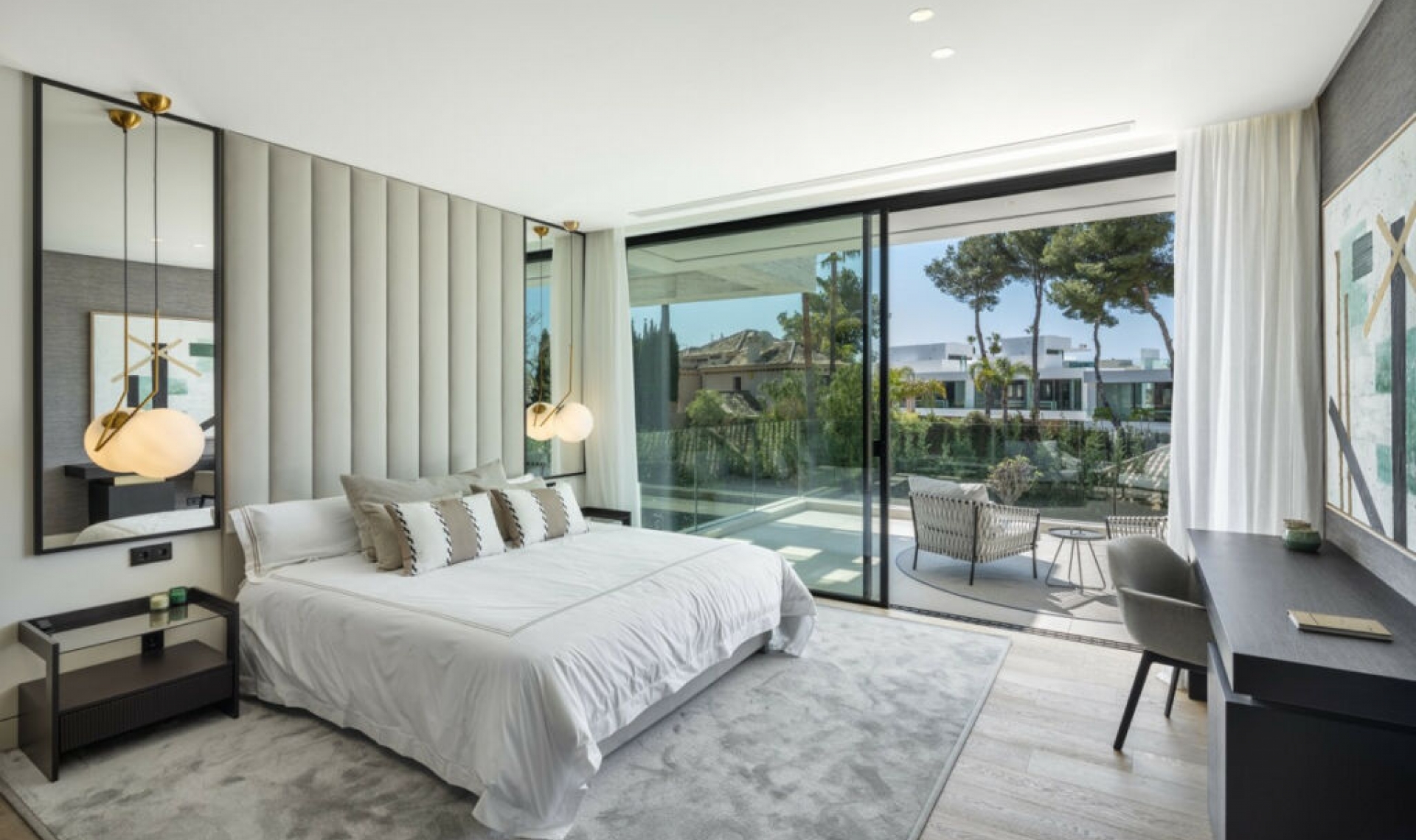 Resale - House -
Nueva Andalucía