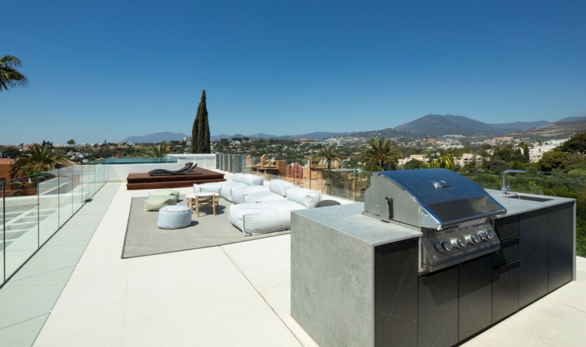 Resale - House -
Nueva Andalucía