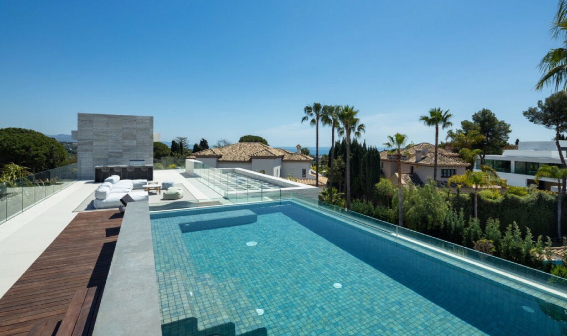 Resale - House -
Nueva Andalucía