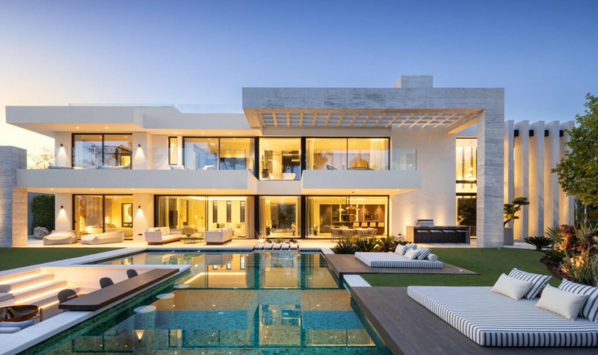 Resale - House -
Nueva Andalucía