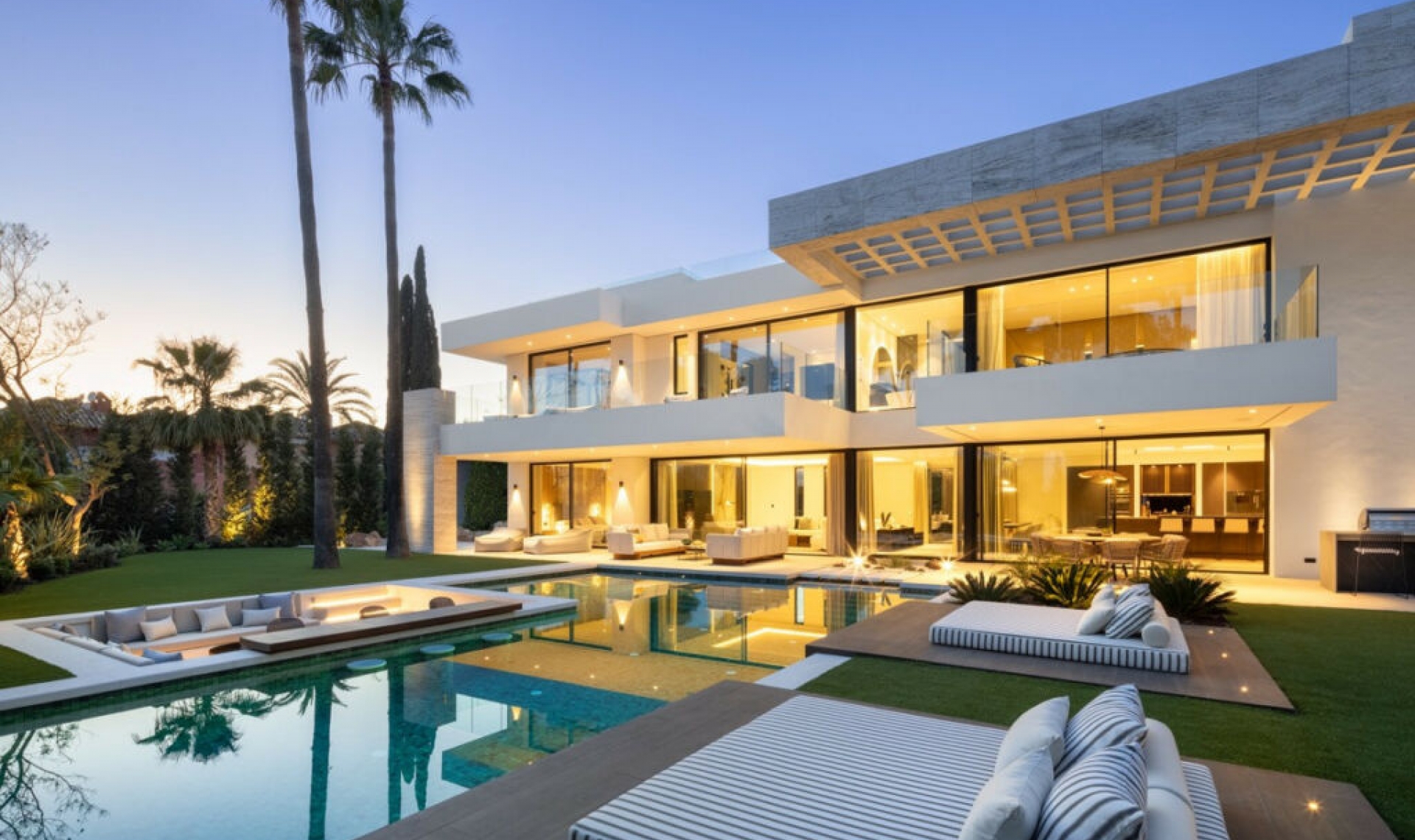 Resale - House -
Nueva Andalucía